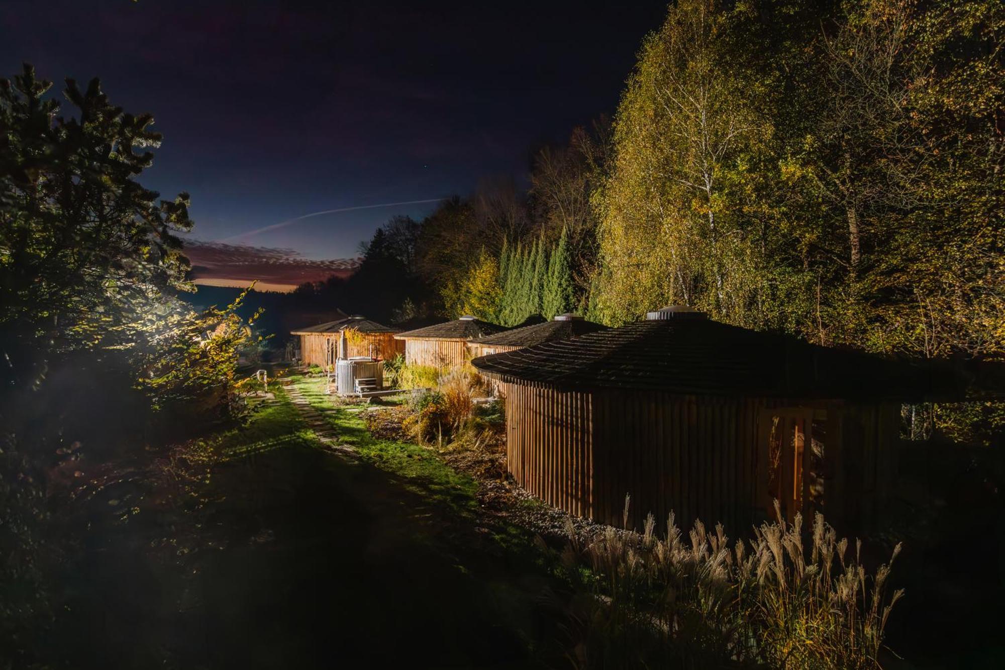 Glamp V Hluboke - Yurts And Wooden Houses Vsetin Exterior photo