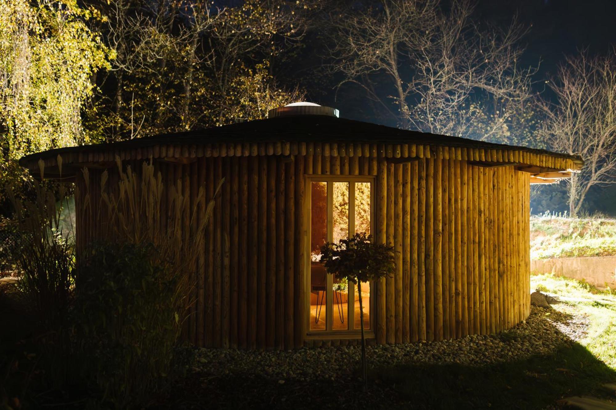Glamp V Hluboke - Yurts And Wooden Houses Vsetin Exterior photo